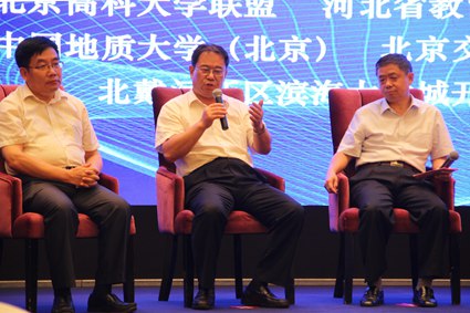 多宝·duobao官方网站校长刘宏民参加研讨会(栗晶晶 摄)